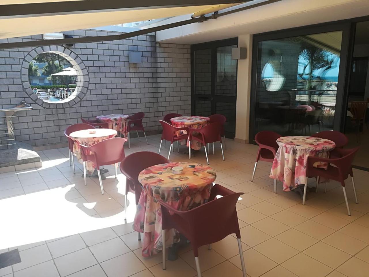 安布拉酒店 利尼亚诺萨比亚多罗 外观 照片